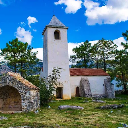 In Starigrad-paklenica 6868 Apartman *