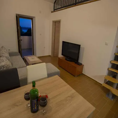 In Starigrad-paklenica 6868