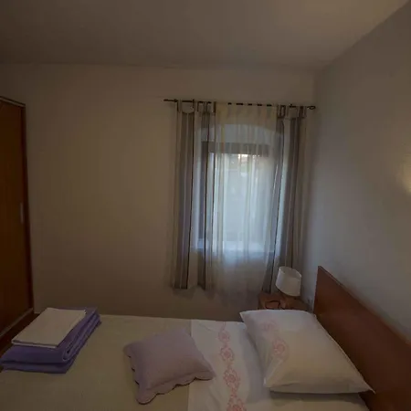 In Starigrad-paklenica 6868 Apartman
